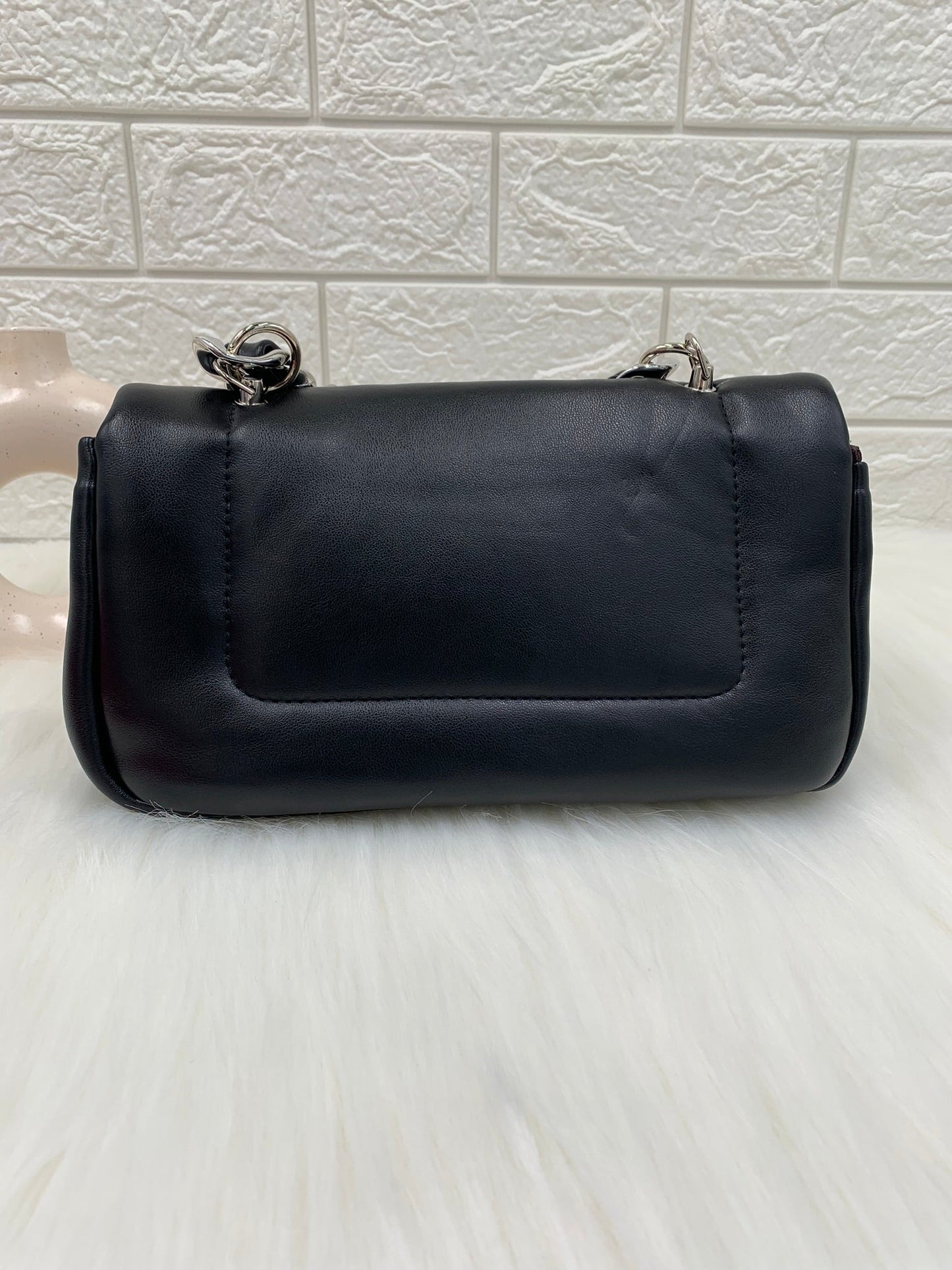 Women Solid Sling Bag