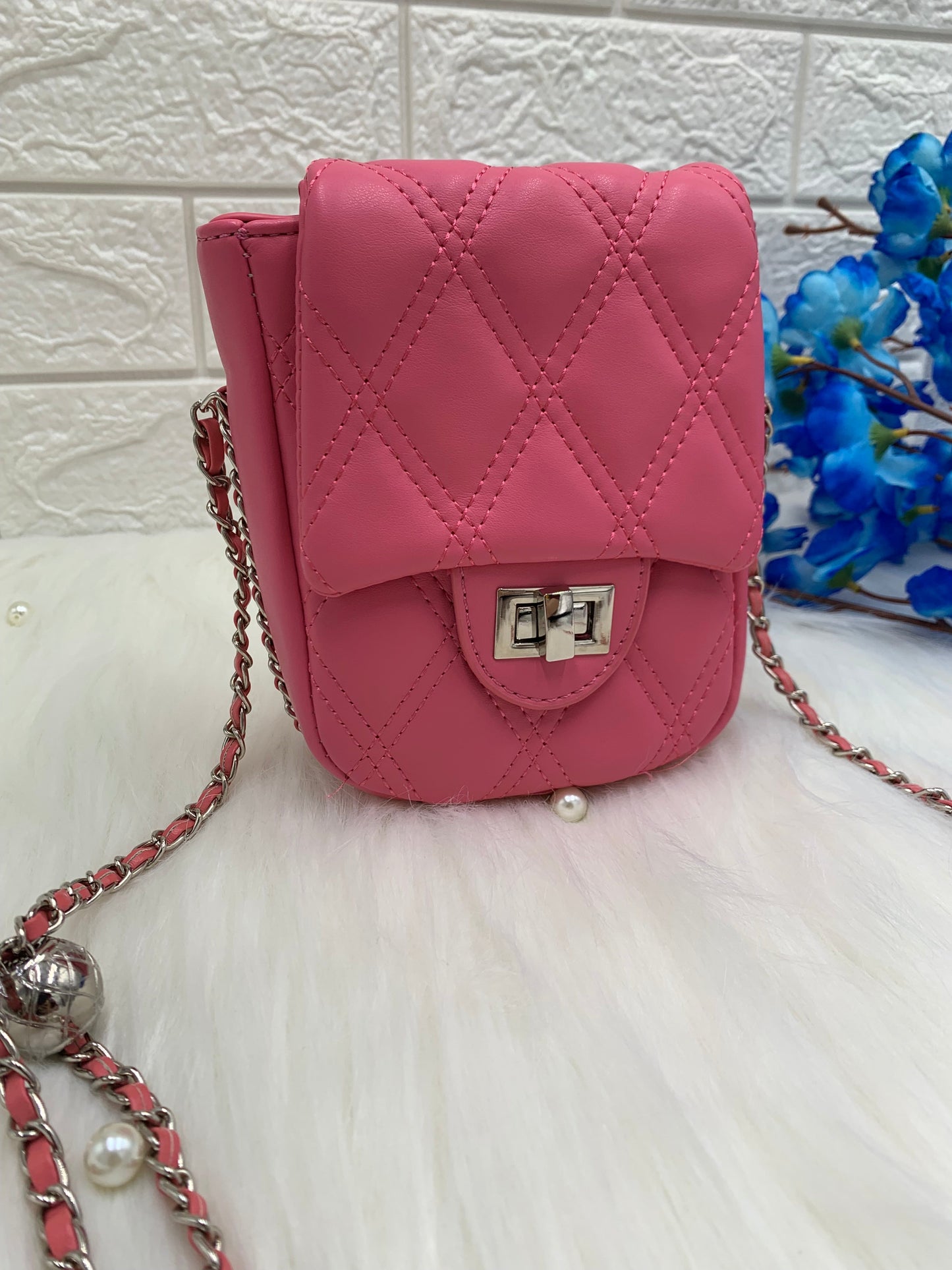 Women Solid Pink Small Sling Handbag